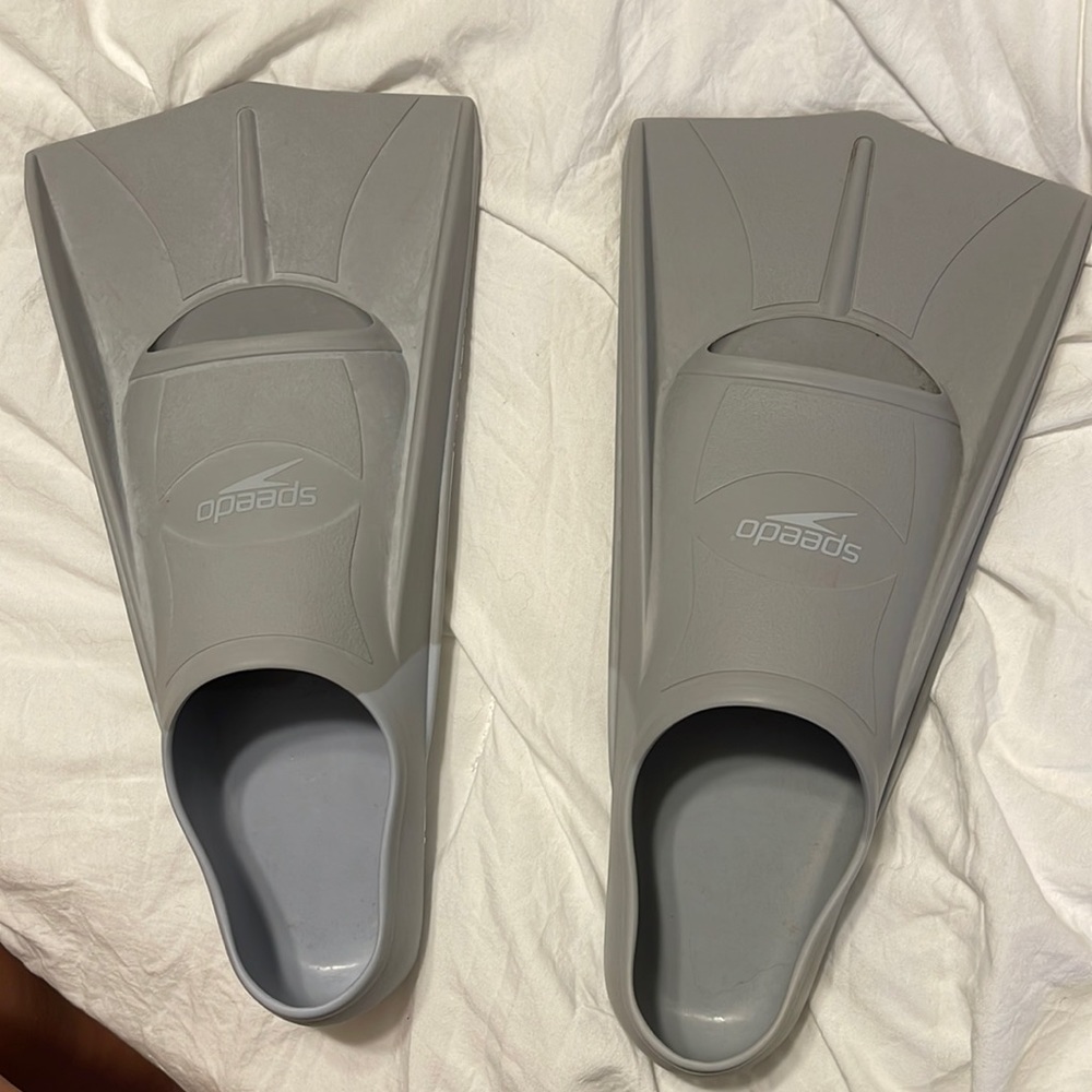 Competitive short fins